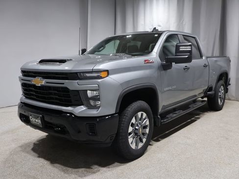Used 2025 Chevrolet Silverado 2500 Custom w/ Custom Value Package image 6
