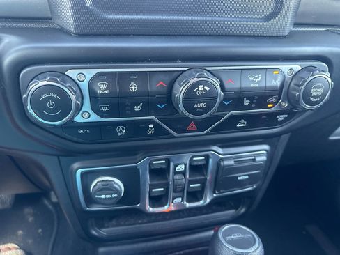 Used 2020 Jeep Gladiator Sport w/ Quick Order Package 24S image 16