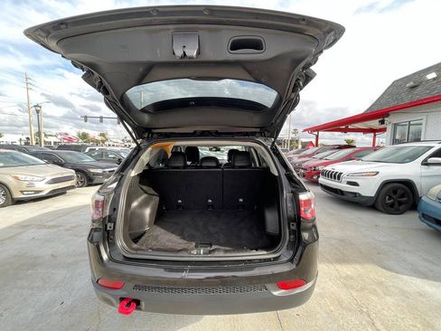 Used 2019 Jeep Compass Trailhawk w/ Cold Weather Group AWD/4WD image 7