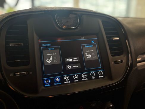 Used 2018 Chrysler 300 S w/ Safetytec Plus Group AWD/4WD image 31