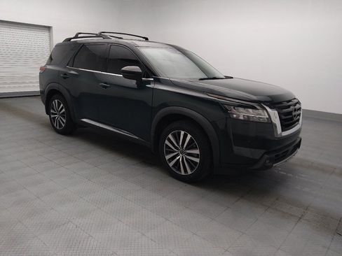 Used 2022 Nissan Pathfinder Platinum w/ Cargo Package FWD image 11