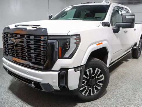 Used 2024 GMC Sierra 2500 Denali Ultimate AWD/4WD image 35