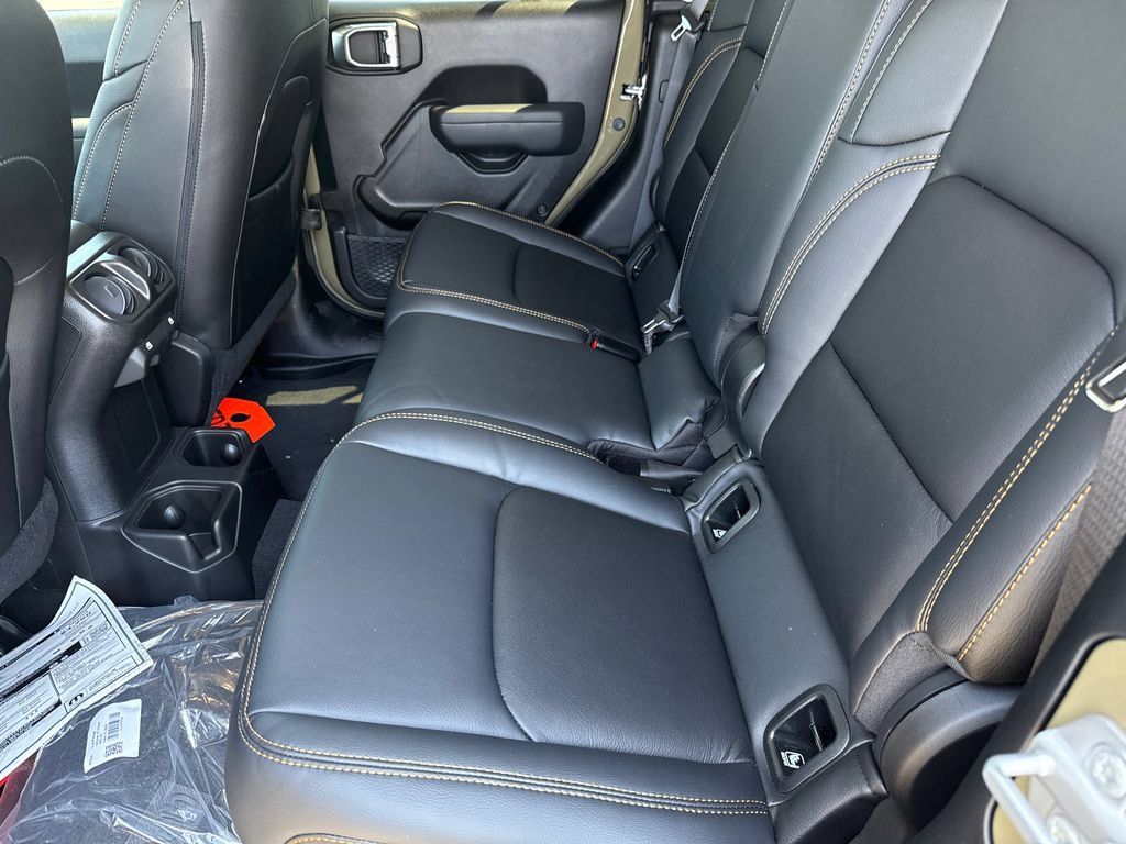 New 2025 Jeep Gladiator Sport AWD/4WD image 16