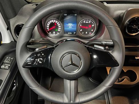 Used 2025 Mercedes-Benz Sprinter 2500 image 24