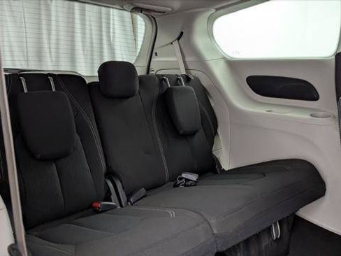 Used 2023 Chrysler Voyager LX FWD image 19