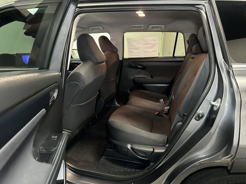Used 2023 Toyota Highlander LE image 32