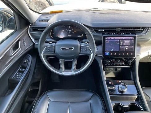 Used 2024 Jeep Grand Cherokee Limited image 10