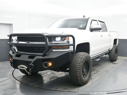 Used 2018 Chevrolet Silverado 1500 LT w/ All Star Edition AWD/4WD image 10