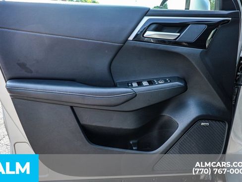 Used 2025 Mitsubishi Outlander SE FWD image 48