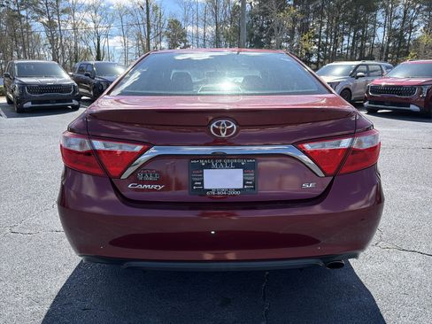 Used 2017 Toyota Camry SE image 10