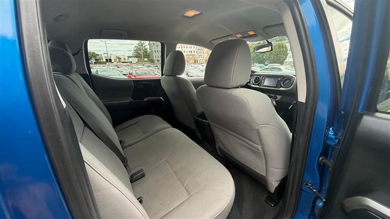 Used 2017 Toyota Tacoma SR5 AWD/4WD image 10
