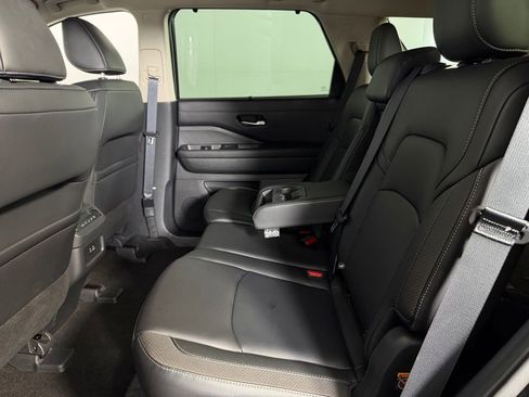 Used 2025 Nissan Pathfinder SL image 27