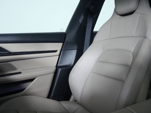 Used 2022 Porsche Taycan image 30