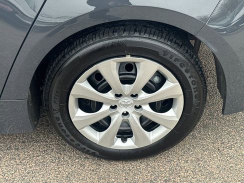 Used 2025 Toyota Corolla LE FWD image 40