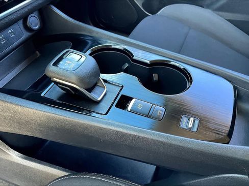 Used 2024 Nissan Rogue S image 17