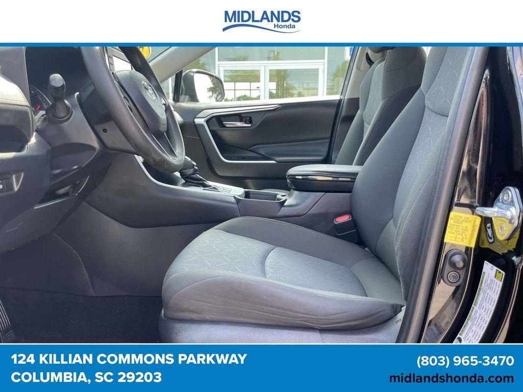 Used 2021 Toyota RAV4 XLE AWD/4WD image 13