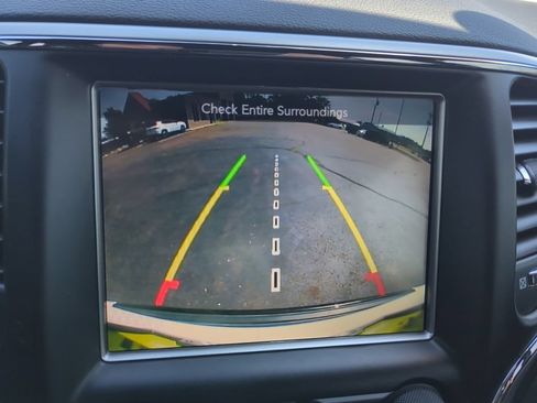 Used 2017 Jeep Grand Cherokee Altitude AWD/4WD image 12