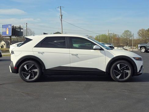 New 2026 Hyundai Ioniq 5 SE image 2