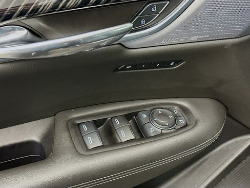 Used 2025 Cadillac XT6 Premium Luxury image 15