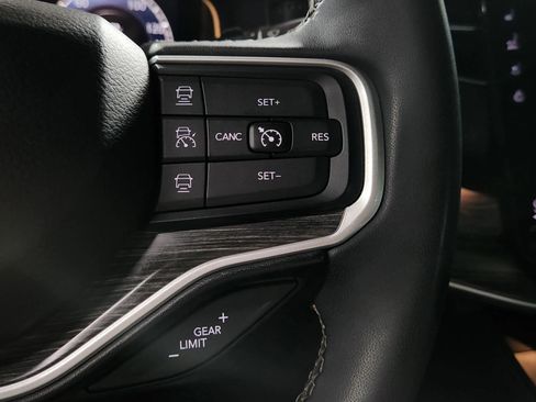 Used 2023 Jeep Wagoneer L Series II image 34