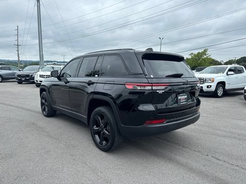 Used 2023 Jeep Grand Cherokee Altitude RWD image 5