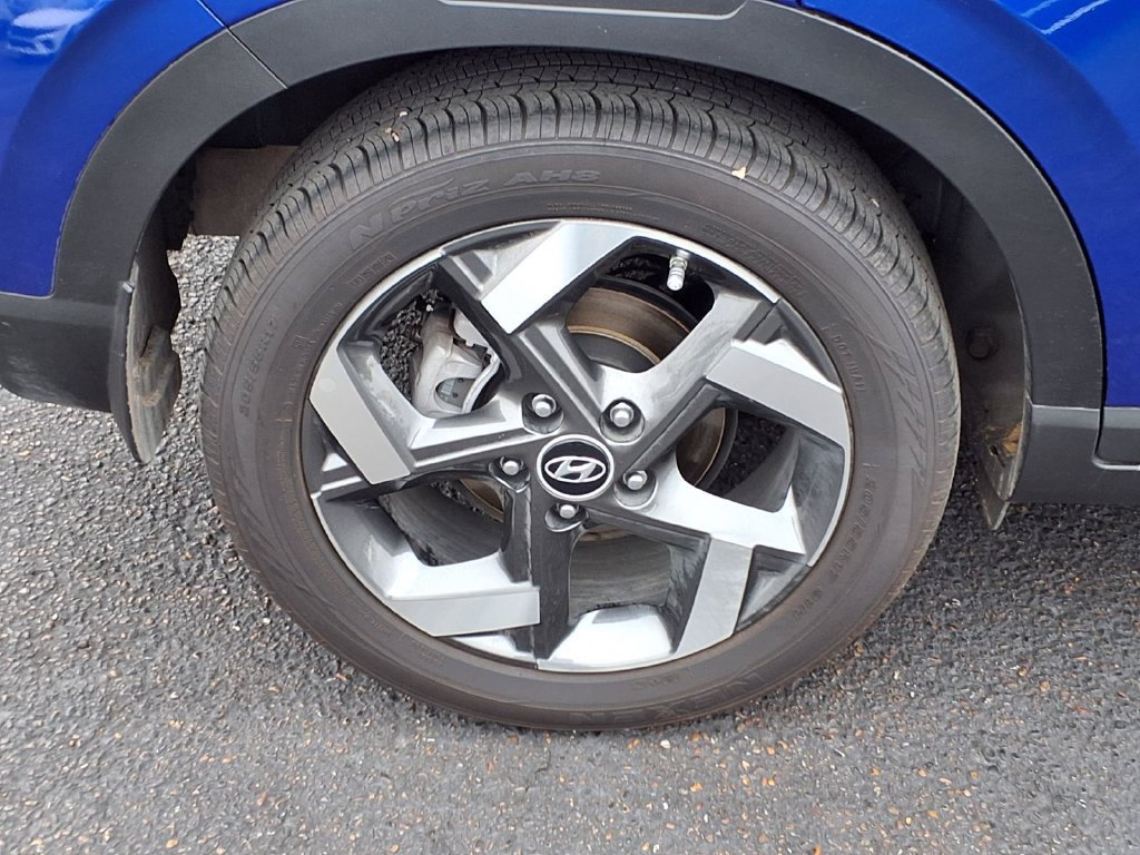 Used 2025 Hyundai Venue Limited FWD image 9