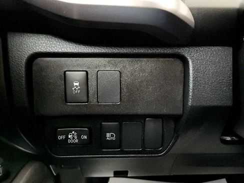 Certified 2022 Toyota Tacoma SR5 AWD/4WD image 32