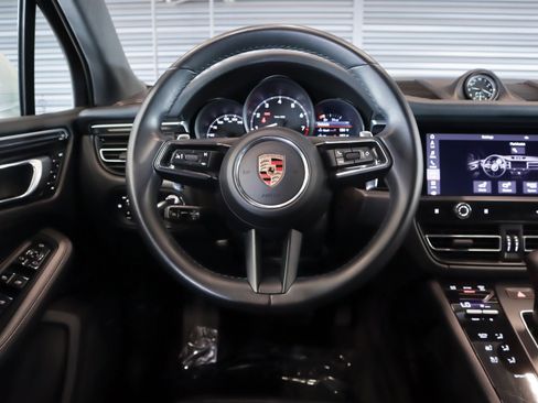 Certified 2024 Porsche Macan image 13