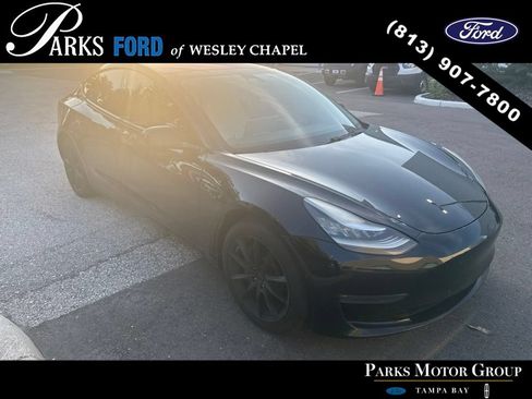 Used 2018 Tesla Model 3 Mid Range RWD image 3