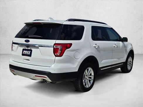 Used 2017 Ford Explorer XLT image 5