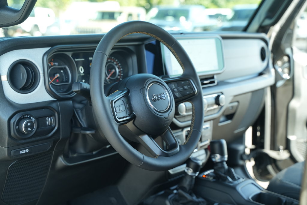 Used 2024 Jeep Gladiator Sport AWD/4WD image 28