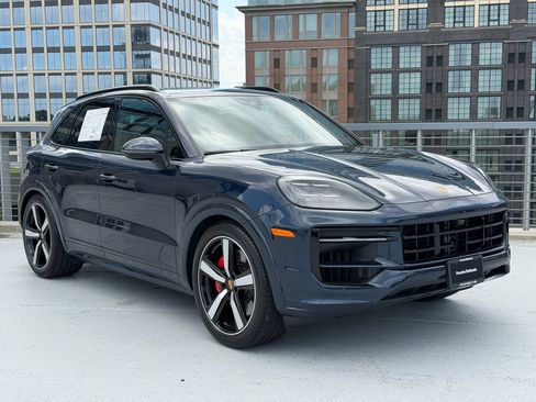 Certified 2026 Porsche Cayenne GTS AWD/4WD image 7
