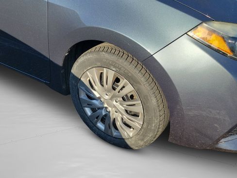 Used 2015 Toyota Corolla LE image 14