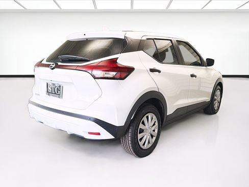 Used 2022 Nissan Kicks S FWD image 4