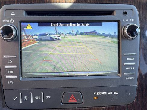 Used 2017 Chevrolet Traverse LT FWD image 22