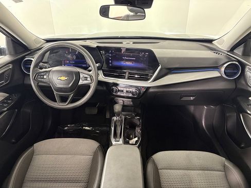 Used 2024 Chevrolet Trax LT FWD image 43