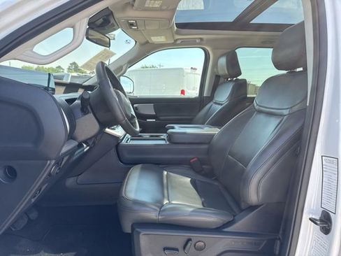 Used 2025 Ford Expedition Active AWD/4WD image 2