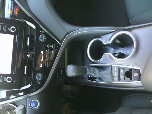 Used 2022 Toyota Camry LE image 27