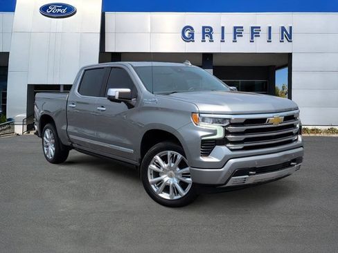 Used 2024 Chevrolet Silverado 1500 High Country w/ High Country Premium Package AWD/4WD image 2
