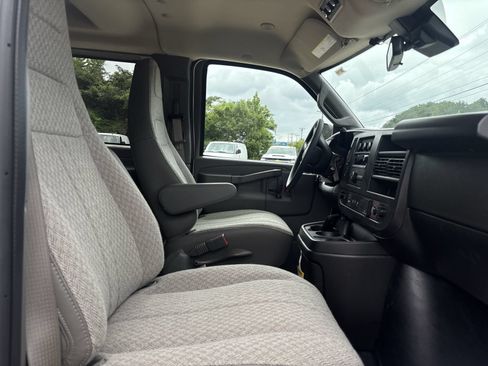 New 2026 Chevrolet Express 3500 LT w/ LT Preferred Equipment Group RWD image 27