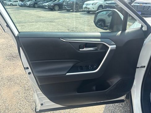 Used 2021 Toyota RAV4 XLE AWD/4WD image 12