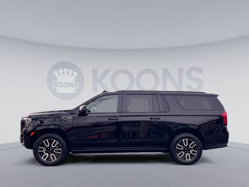 Used 2023 GMC Yukon XL AT4 w/ AT4 Premium Package image 2