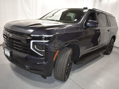 Certified 2025 Chevrolet Suburban RST w/ RST Capability Package AWD/4WD image 12