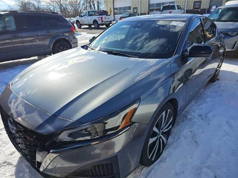 Used 2023 Nissan Altima 2.0 SR image 1