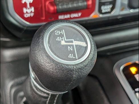 Used 2024 Jeep Wrangler Unlimited Rubicon AWD/4WD image 13