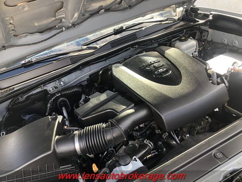 Used 2019 Toyota Tacoma TRD Off-Road image 25