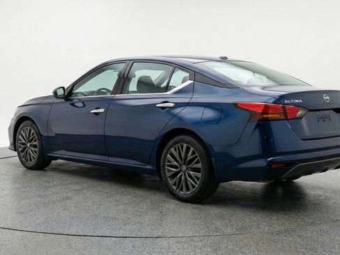 Used 2025 Nissan Altima 2.5 SV image 6