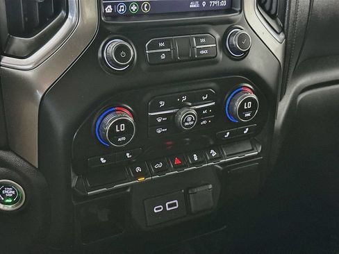 Used 2020 Chevrolet Silverado 1500 LT Trail Boss w/ Convenience Package AWD/4WD image 18