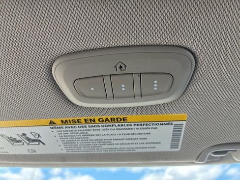 Used 2023 Chrysler Pacifica Limited FWD image 15