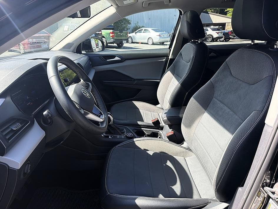 Used 2022 Volkswagen Taos SE FWD image 11